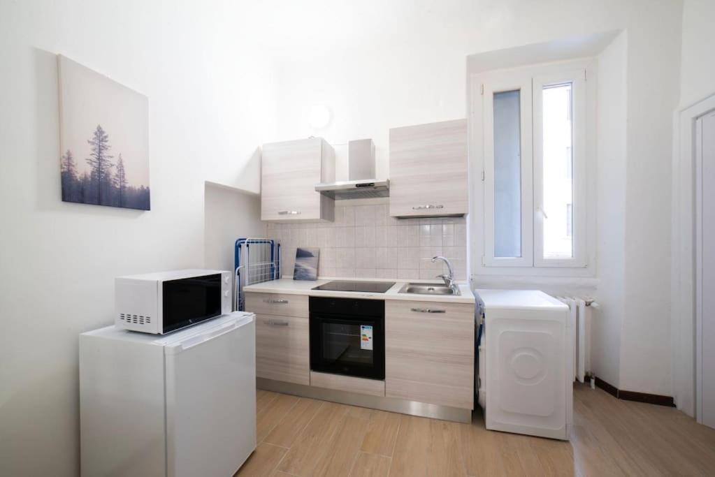 Apartment 4 Stops From The City Center Milano Eksteriør bilde