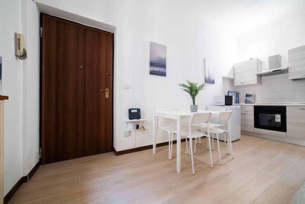 Apartment 4 Stops From The City Center Milano Eksteriør bilde